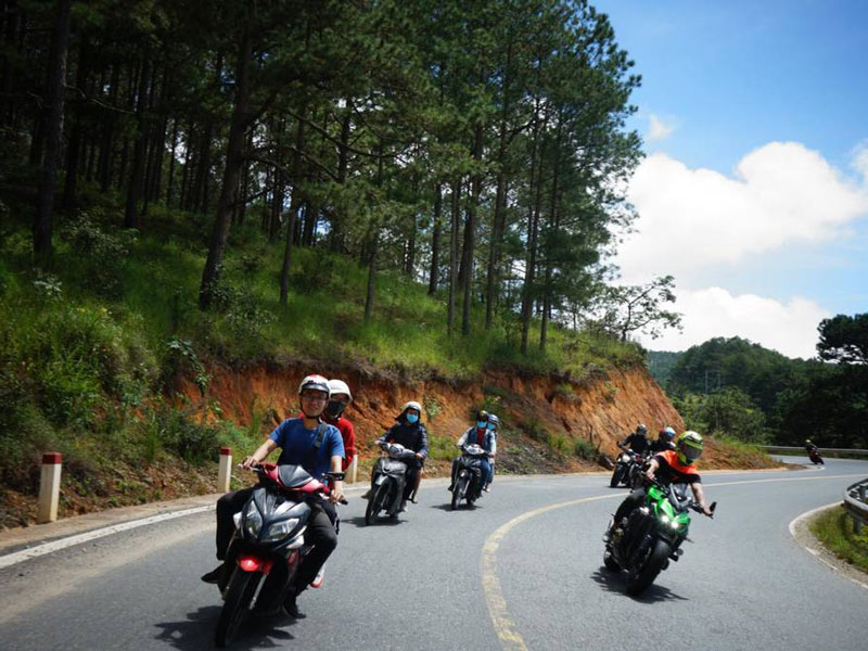 Da Nang Green Tourism Trend: Explosion of Next-Gen Electric Scooter Rentals and Convenient Battery-Swapping Technology